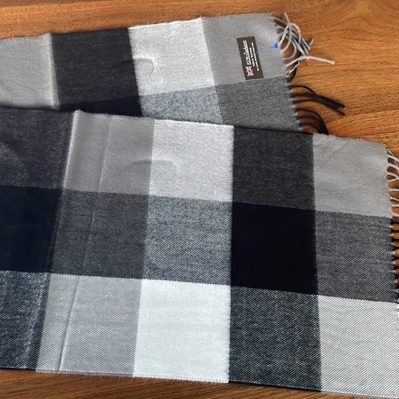 100% cashmere scarf black grey and cream. Brand new. - Picture 3 of 5